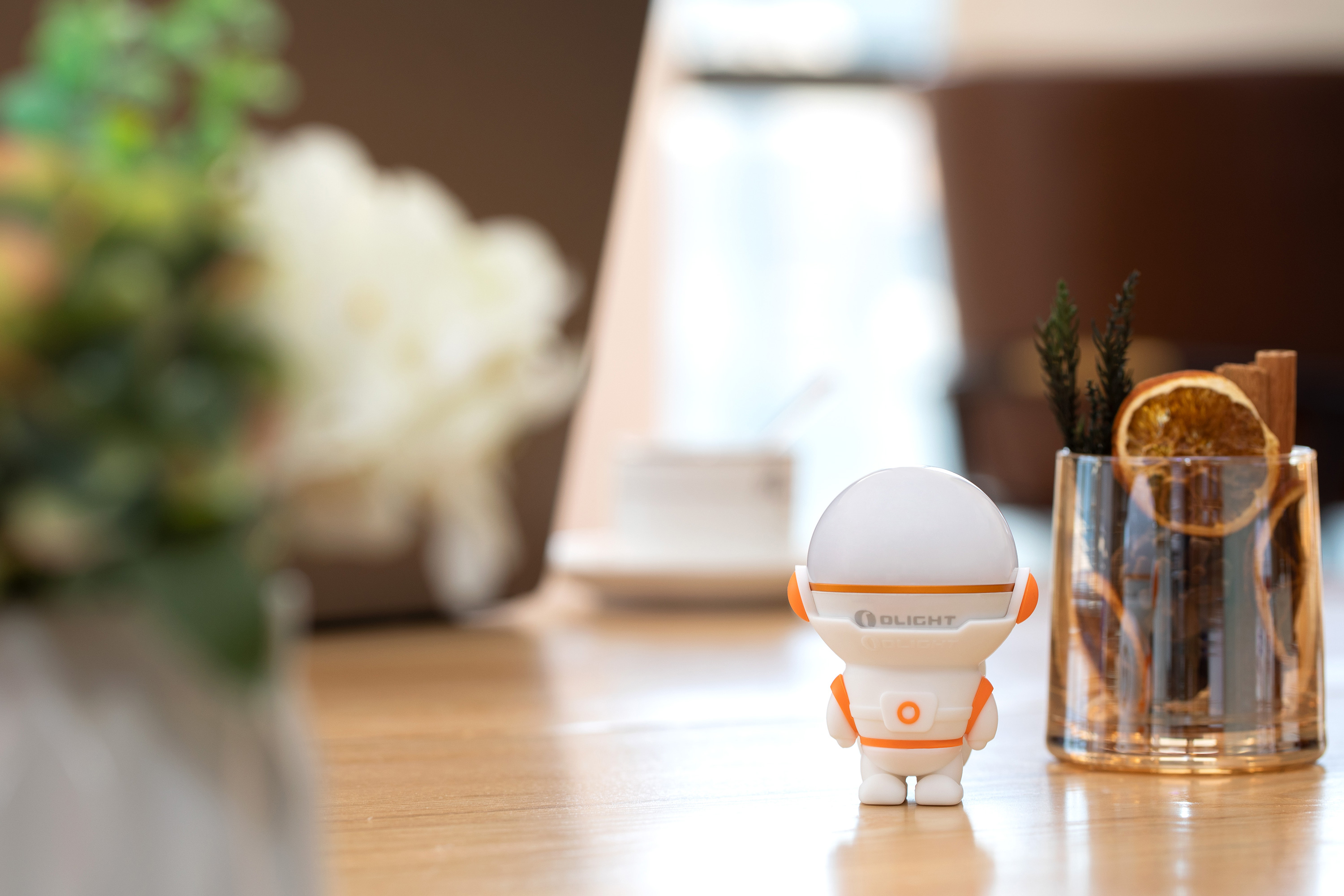 Olight OBUDDY 充電太空人 需搭配Olight 磁吸充電線使用 OBULB MC MCs專用 Olight OBUDDY 充電太空人 需搭配Olight 磁吸充電線使用 OBULB MC MCs專用