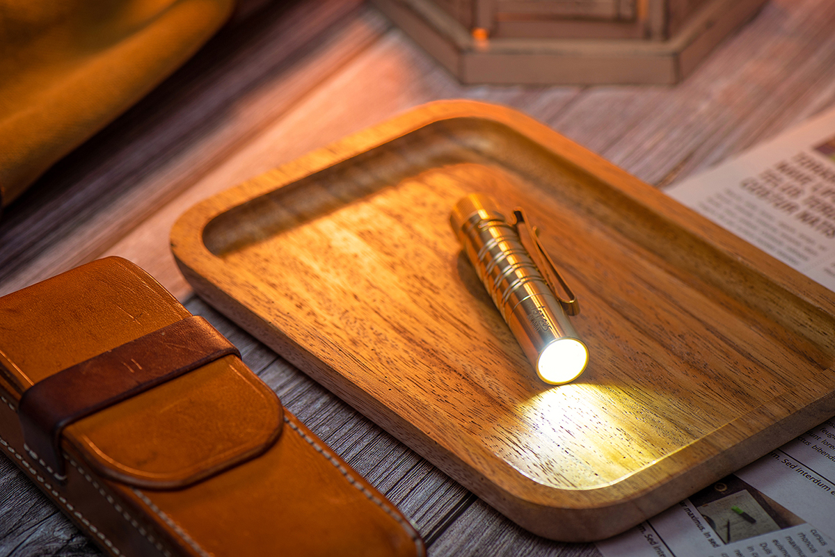 【限量售罄】限量版 Olight i5T 黃銅 BRASS 300流明 AA電池 一鍵操作兩段 日常EDC LED 手電筒 【限量售罄】限量版 Olight i5T 黃銅 BRASS 300流明 AA電池 一鍵操作兩段 日常EDC LED 手電筒