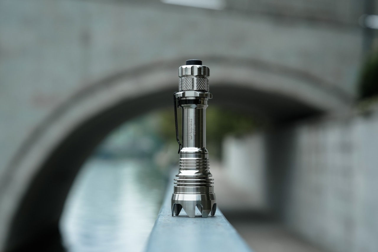 Manker Striker 前鋒(鈦合金四色組) 2300流明 500米 高亮度LED手電筒 攻擊頭 防身破窗 Manker Striker 前鋒(鈦合金四色組) 2300流明 500米 高亮度LED手電筒 攻擊頭 防身破窗