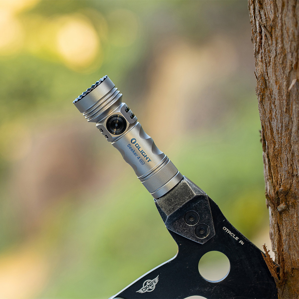 OLIGHT SEEKER 4 MINI 【限量鈦合金-白光】1200流明 120米 迷你手電筒 白光/紫外光 環境檢測 防水 OLIGHT SEEKER 4 MINI 【限量鈦合金-白光】1200流明 120米 迷你手電筒 白光/紫外光 環境檢測 防水