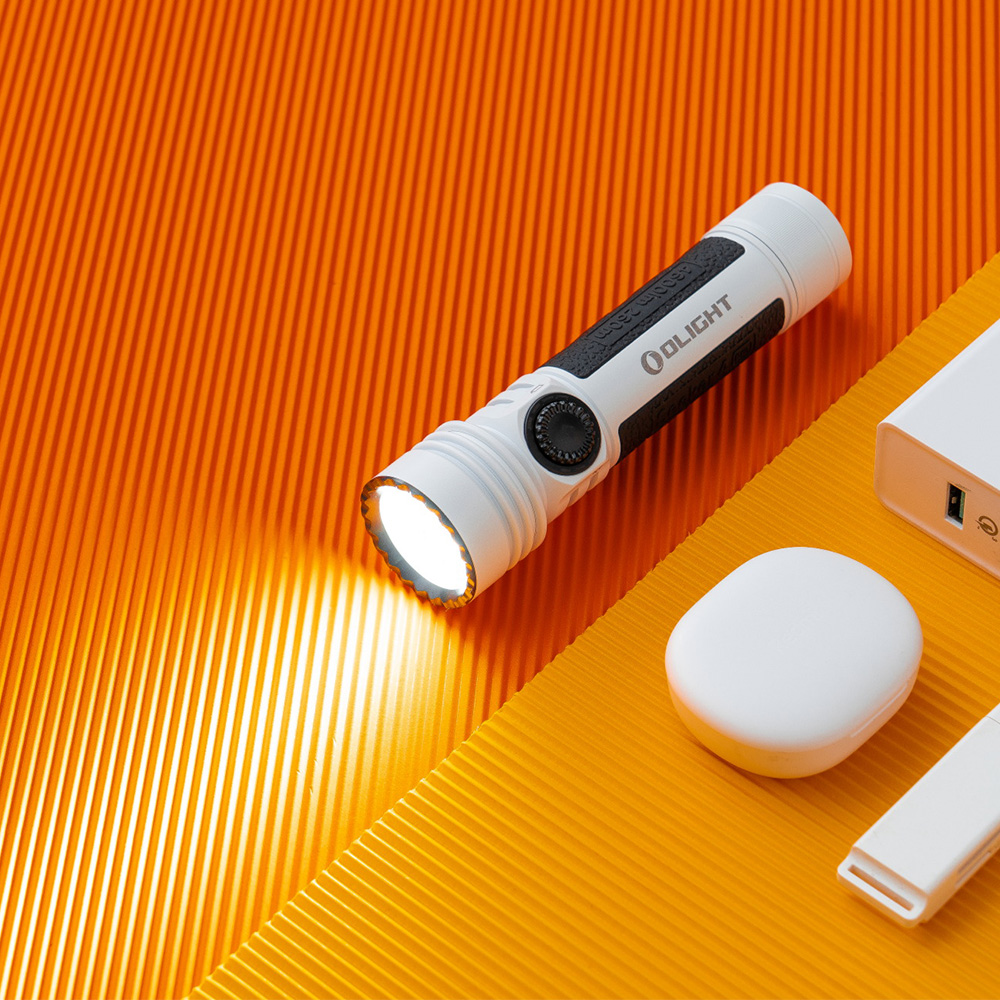 OLIGHT SEEKER 4 PRO 【白色】4600流明 260米 高亮度手電筒 TYPE-C/ MCC3 OLIGHT SEEKER 4 PRO 【白色】4600流明 260米 高亮度手電筒 TYPE-C/ MCC3