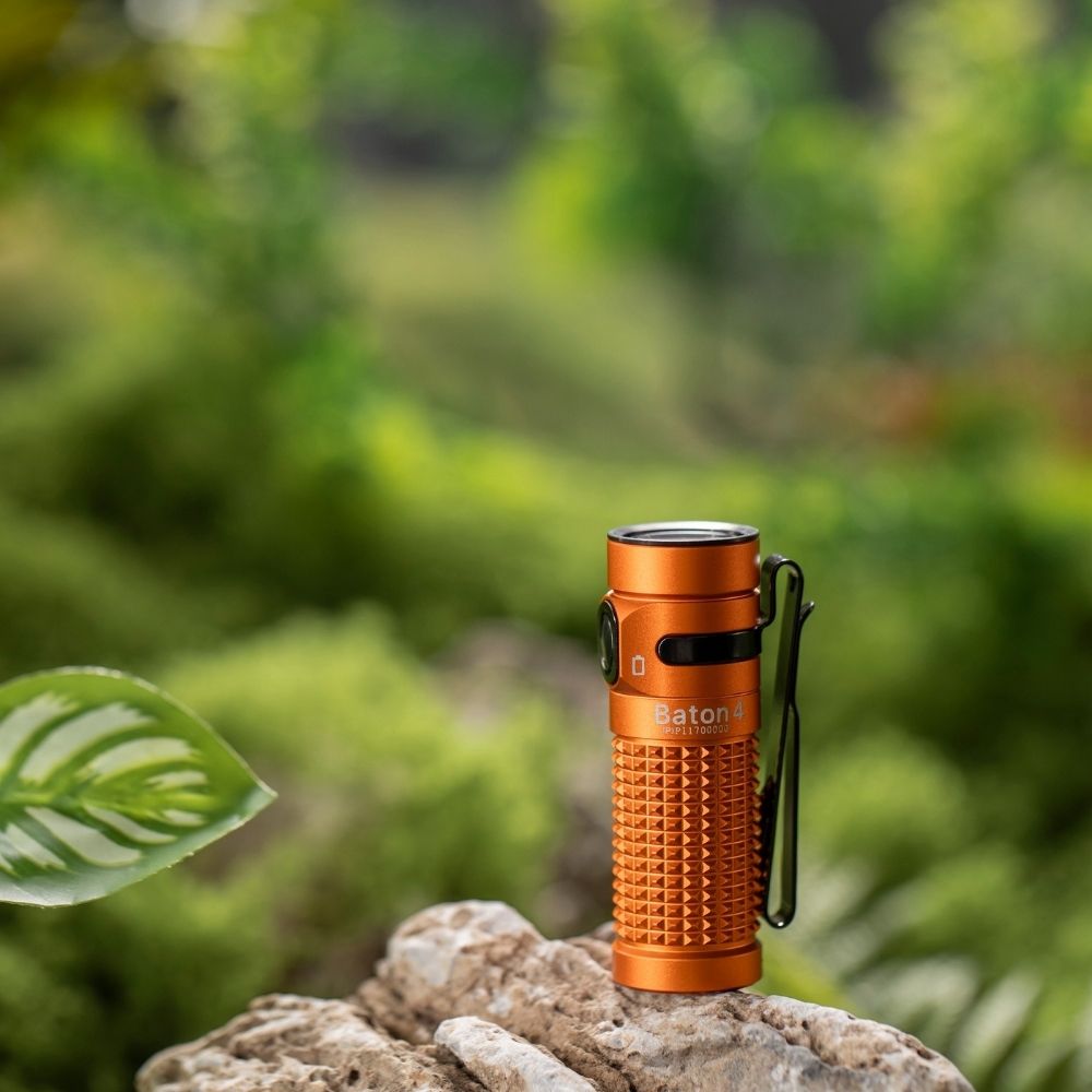 OLIGHT BATON 4 【橘色】 1300流明 170米 迷你型高亮手電筒 磁吸充電 電量顯示 OLIGHT BATON 4 【橘色】 1300流明 170米 迷你型高亮手電筒 磁吸充電 電量顯示