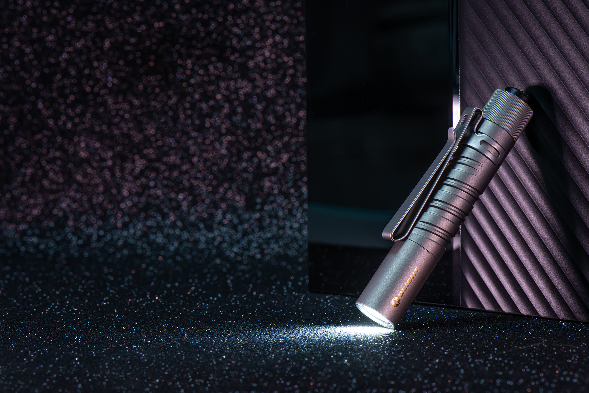 【停產】Olight i3T Ti 鈦合金限量版 180流明 EDC 手電筒 AAA 雙向背夾 尾按開關 兩段亮度 交換禮物 送禮 【停產】Olight i3T Ti 鈦合金限量版 180流明 EDC 手電筒 AAA 雙向背夾 尾按開關 兩段亮度 交換禮物 送禮