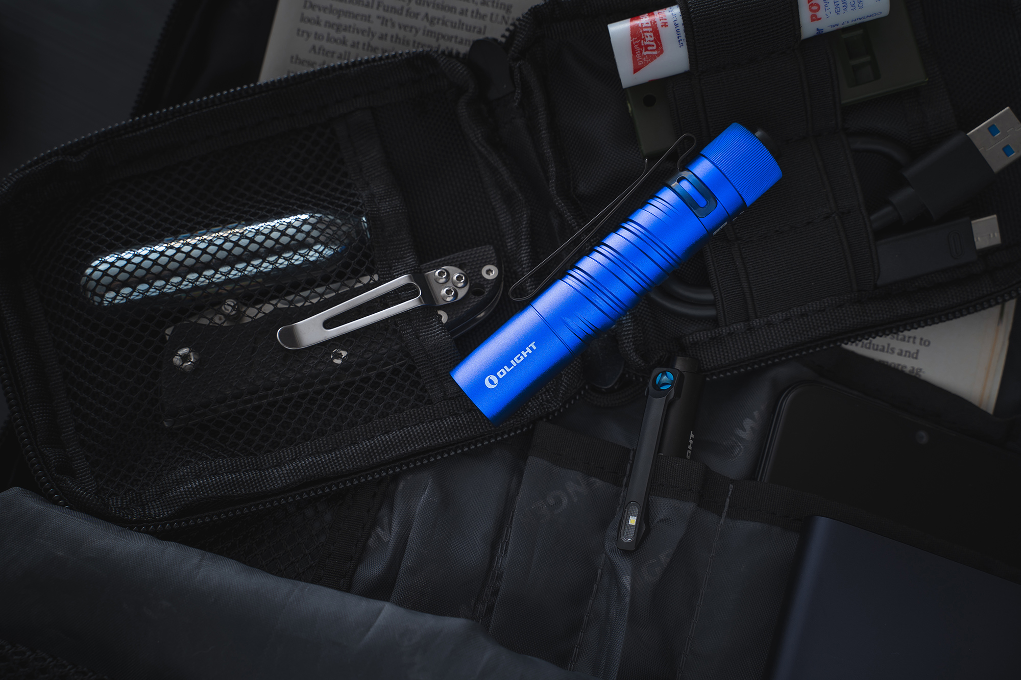 OLIGHT i5T 藍色 300流明 雙向背夾 EDC首選 AA電池 兩段亮度 防水 停電照明 居家手電筒