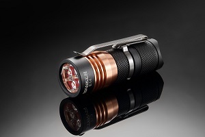 Manker E14 4*219B 高顯色性燈泡 泛光手電 1400流明 (含電池延長管)
