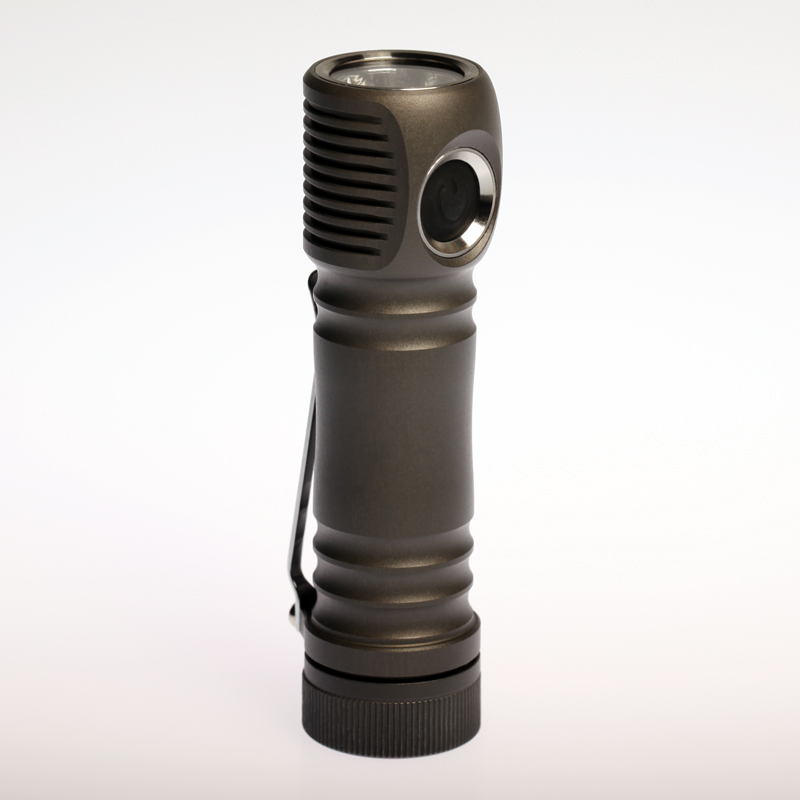 現貨 ZebraLight SC63 手電筒 18650 1300流明 中白/冷白 送電池