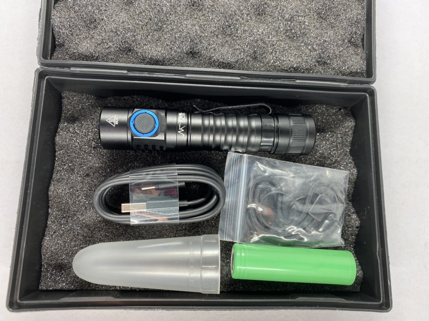 【停產】(含柔光罩)PSK SC8 1300流明 高顯色 中白光 EDC 手電筒 尾部磁吸 倒立 TYPEC充電 防水 【停產】(含柔光罩)PSK SC8 1300流明 高顯色 中白光 EDC 手電筒 尾部磁吸 倒立 TYPEC充電 防水