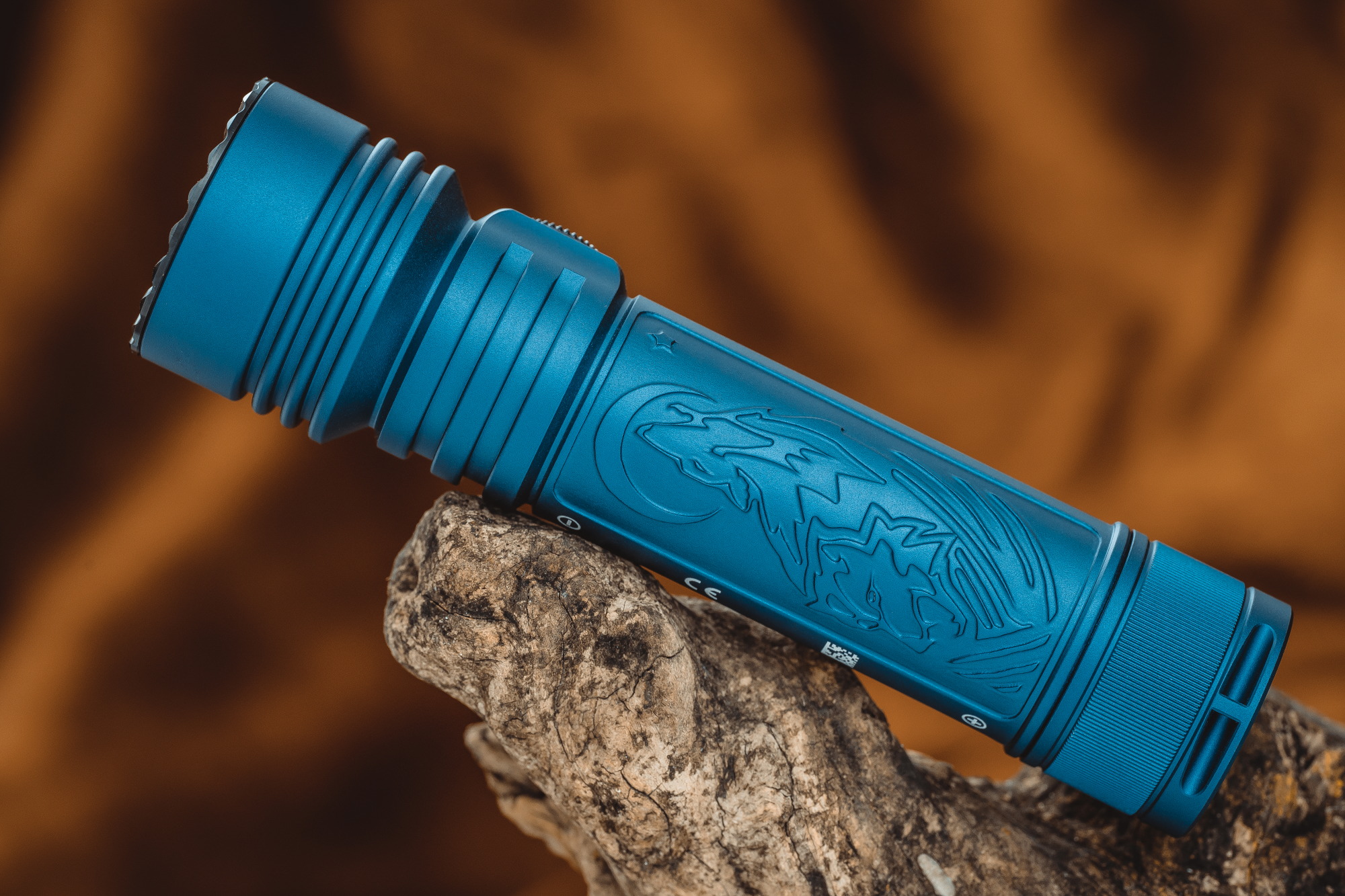 【售罄】Olight SEEKER 3 PRO 暗夜藍  4200流明 250米 強光LED手電筒 露營 登山 電量顯示