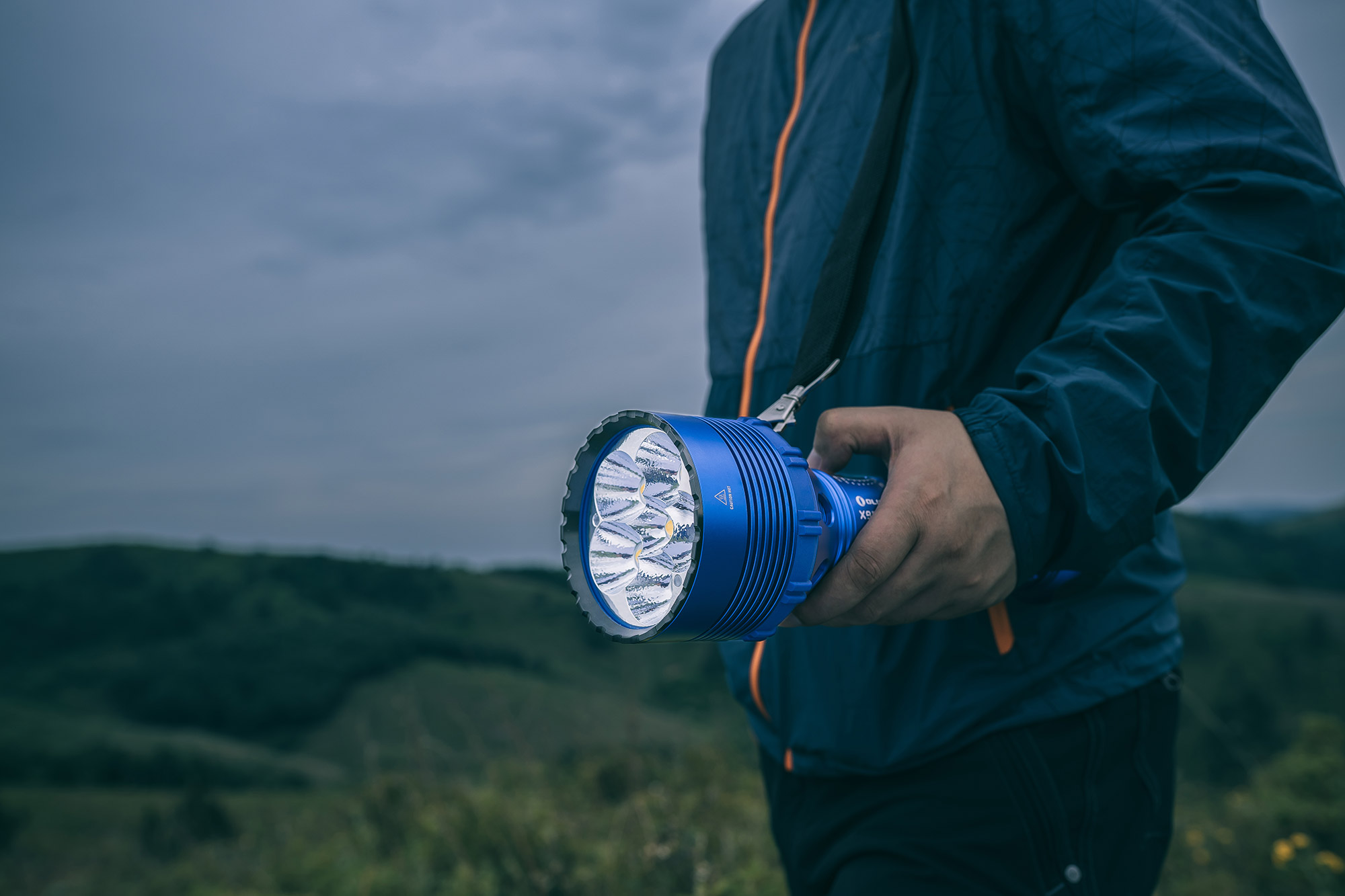 限量藍 Olight X9R 掠奪者 25000流明 630米 XHP70.2x6 強光遠射手電筒 防水 登山搜索 戶外救援 限量藍 Olight X9R 掠奪者 25000流明 630米 XHP70.2x6 強光遠射手電筒 防水 登山搜索 戶外救援