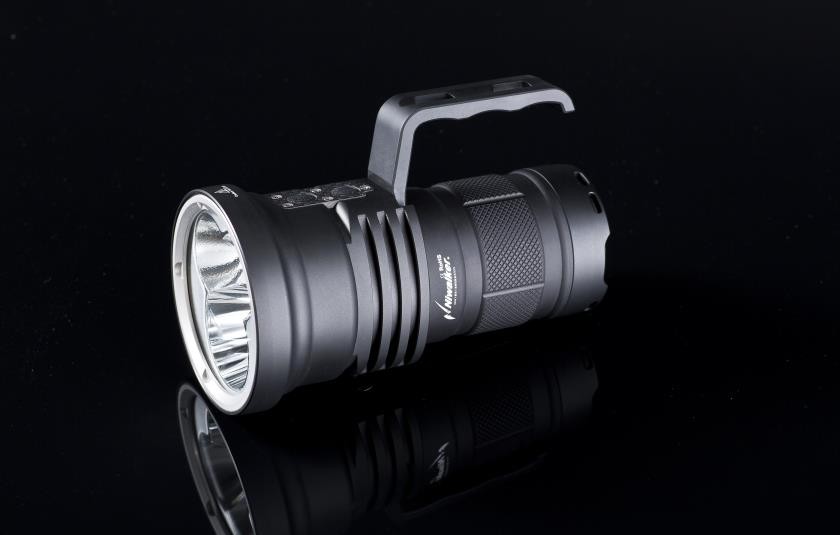Niwalker Nove MM18 5120流明 泛光遠射兼具手電筒 18650*4